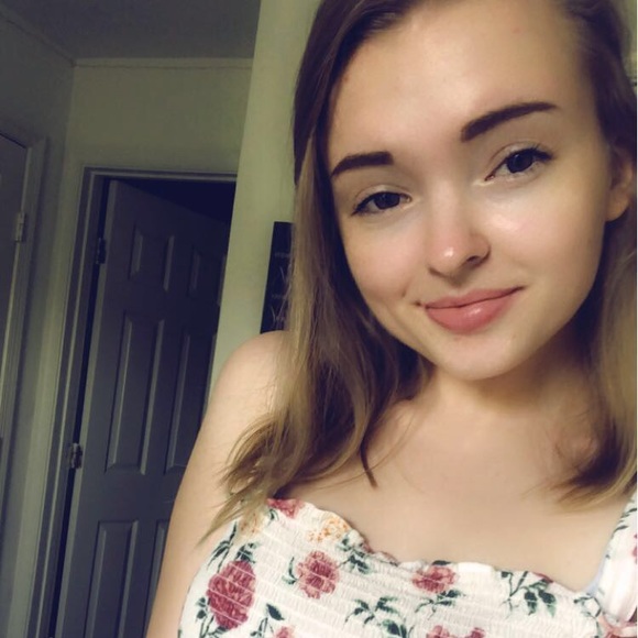 Meet your Posher, Caroline - Picture 1 of 1